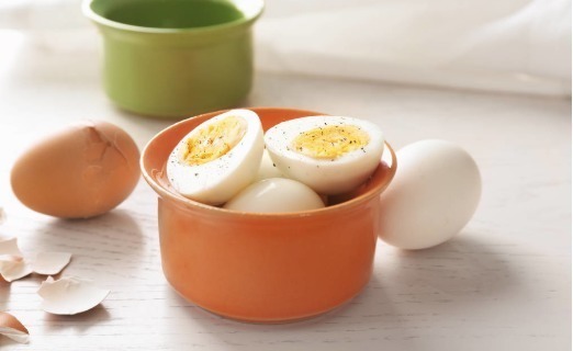 鸡蛋|煮鸡蛋时,别傻傻直接下锅煮,多加1步,鸡蛋香嫩,还易剥壳