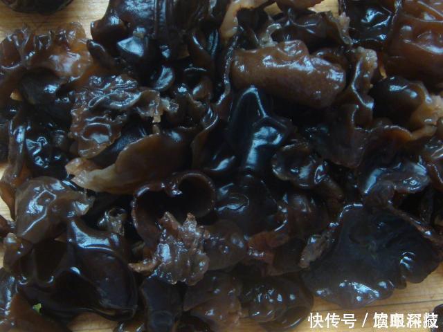 糖尿病患者|得了糖尿病别着急,生活中敞开吃4物,血糖或能悄悄下降