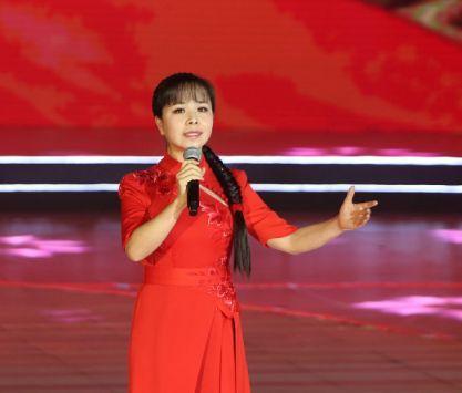 天差地别的王小丫和草帽姐一个低调无冕之王,一个浮夸遭人唾弃