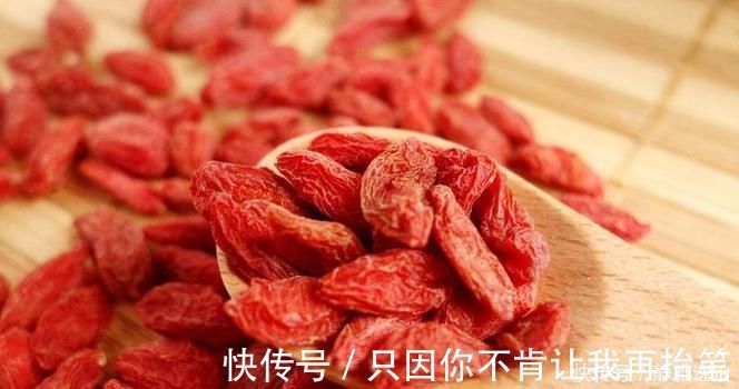 肝毒|枸杞与此物一起泡，早起各一杯，晚上不失眠了，肝毒也干净了