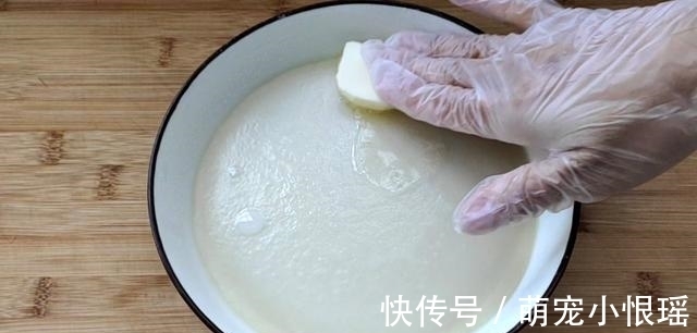 豆浆和糯米粉试试这样做，比雪媚娘还好吃，软糯拉丝放三天也不硬