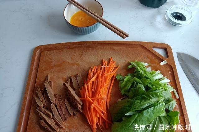 分量|晒晒夫妻俩的轻食早餐,分量少还一人一半,网友老两口也浪漫