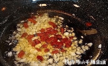 烧菜|这道菜我每星期都会做一两次,儿子爱吃又可以当饭吃省得烧菜了!