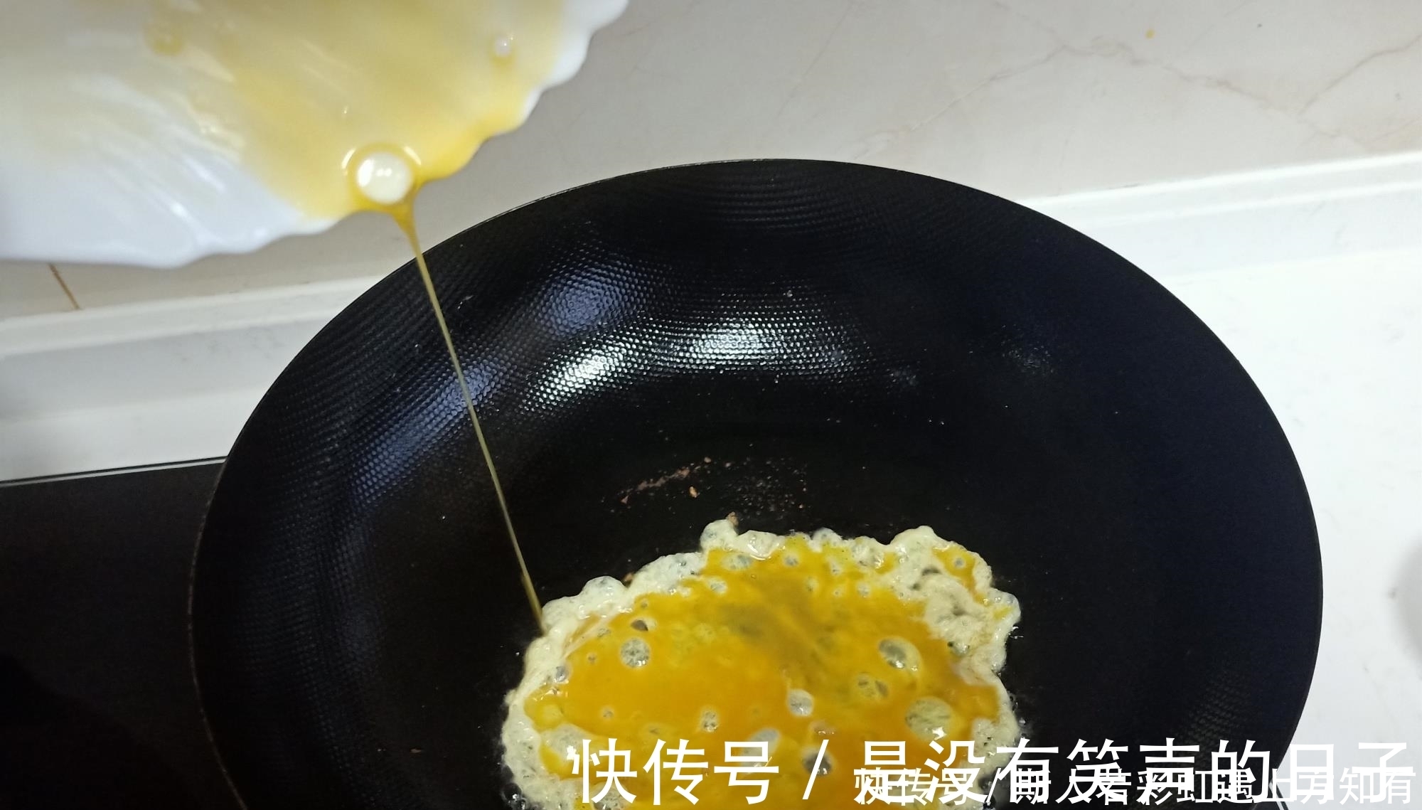 儿子|儿子不在家，老两口晚餐3个菜只花10元钱，网友：太会过日子了