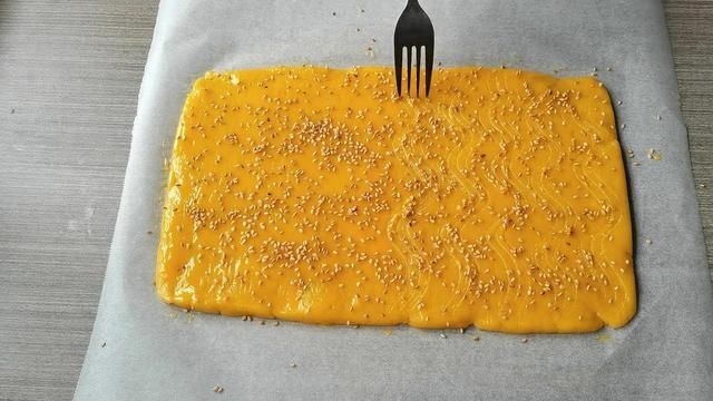 天冷易饿,总想吃点东西,用玉米面做小点心,粗粮细做好吃又营养