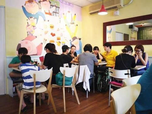 妈妈|母子吃早餐时,服务员说了一句:这妈妈老了就等着被送养老院吧