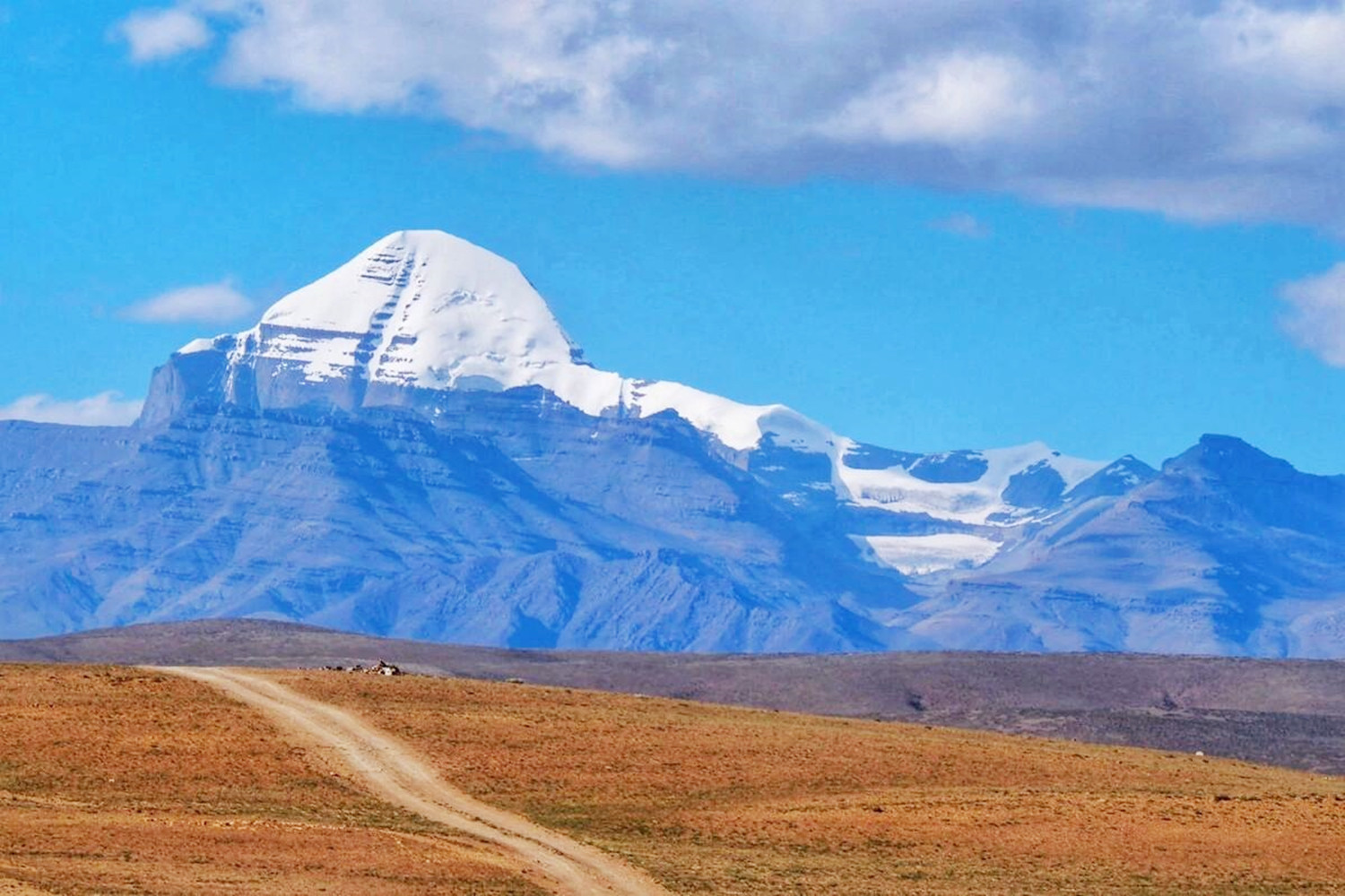 自驾游爱好者向往的地方——西藏，它有多少雪山景点？一起看一看