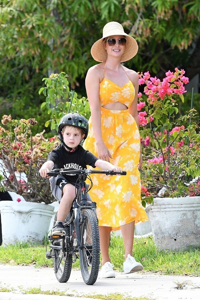 女性|伊万卡穿得真清凉, 腰上还有“漏洞”, 这气场不愧是特朗普的女儿