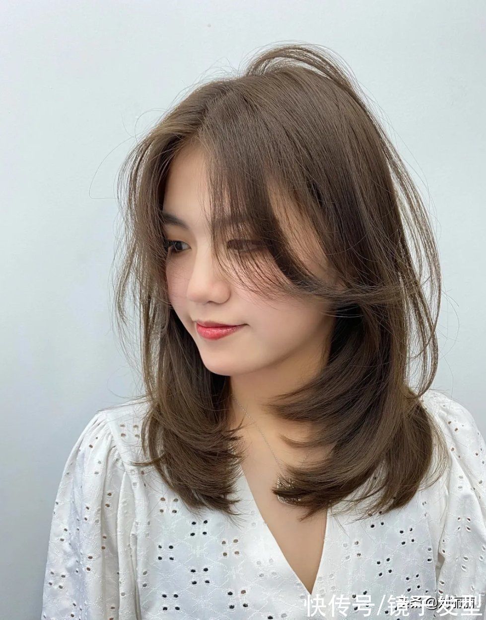 低层次 羊毛卷已过时,今年秋冬发型流行这样整,不夸张很时尚