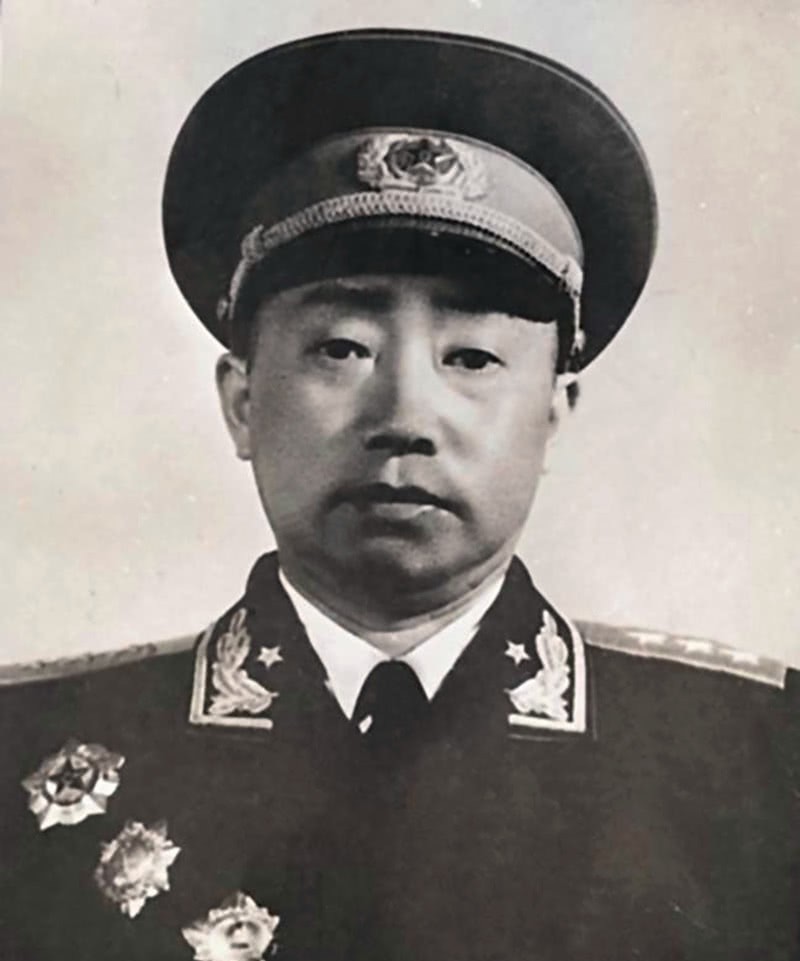 八路军第|抗日战争时期,120师曾同时存在两个358旅,旅长分别是谁?