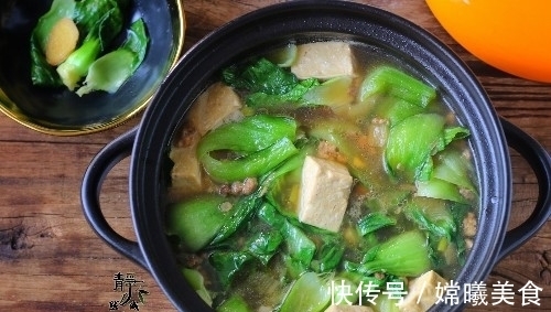 中午用2两肉炖了1锅菜,汤鲜菜香,无肉不欢的老公也抢着吃