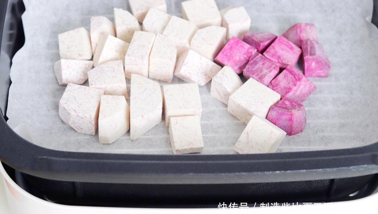 火遍美食圈的芋泥肉松抱抱卷,做法超简单,在家就能做,真好吃