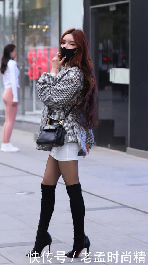 白色和灰系的搭配融合，显温柔又清新，保暖又显腿长