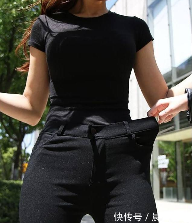 身材 英姿飒爽的打底裤美女,充满优美曲线,彰显女性好身姿!