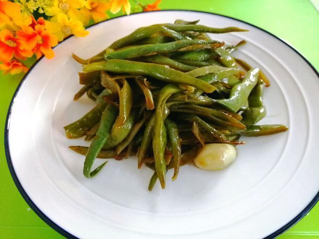 豆角丝|此菜2块钱1斤，孩子吃补钙健脑，保护视力，简单一炒，百吃不厌
