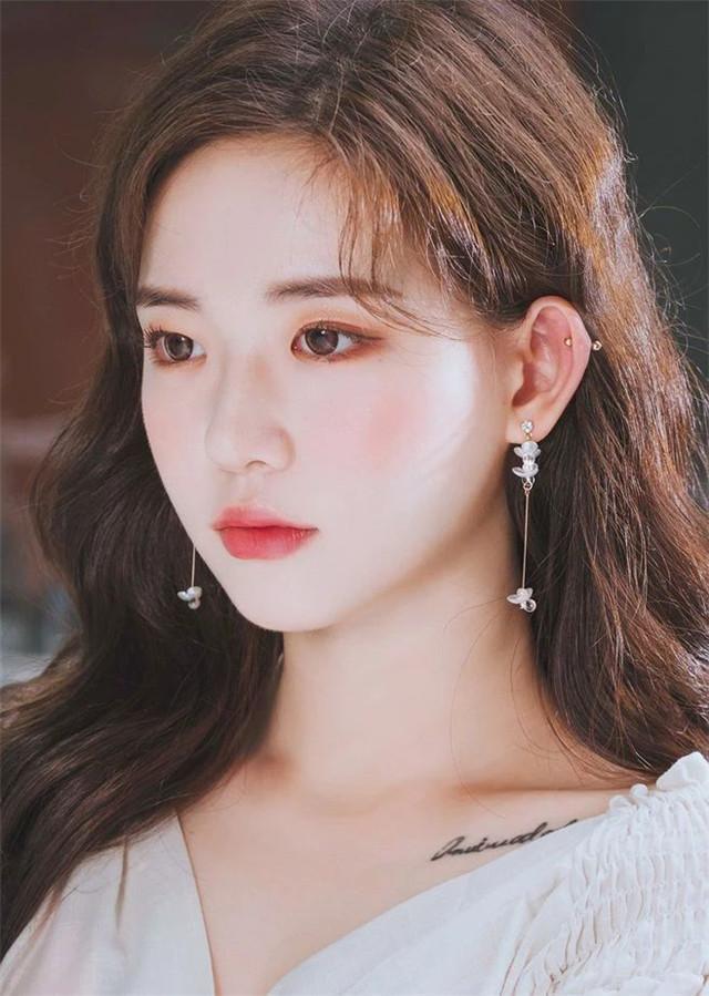 女孩们 女人不管颜值有多高,这些发型最好别剪,显老又土气,尤其第2种