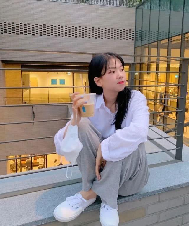 搭配|今夏这种“盐汽水”穿搭,真的好看到上头