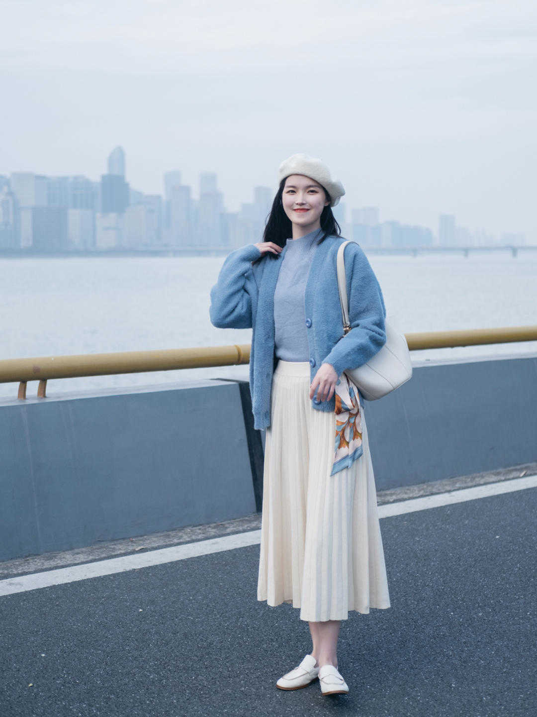 裤子|真正优雅的女生，秋天这样穿搭，针织衫原来还能这样搭配，很高级