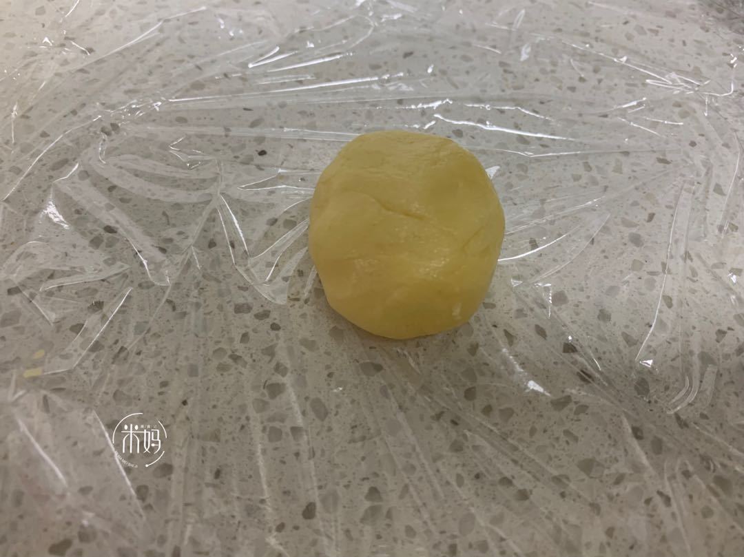 自从学会面粉这种做法，女儿隔三差五点名吃，缺点就是太酥太好吃
