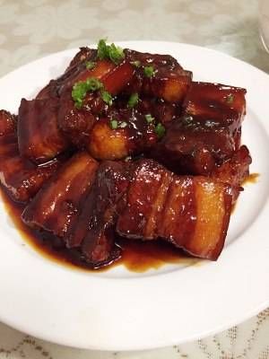  今天出门买了五花肉，送您美味的红烧五花肉，肥而不腻，美味下饭
