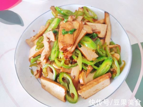 香干|必光盘的快手菜-辣椒炒杏鲍菇和香干