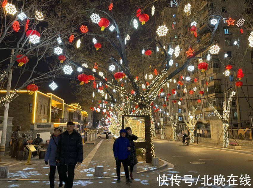 北京模式口大街盛装迎冬奥和春节，夜间将“降下”动态雪花