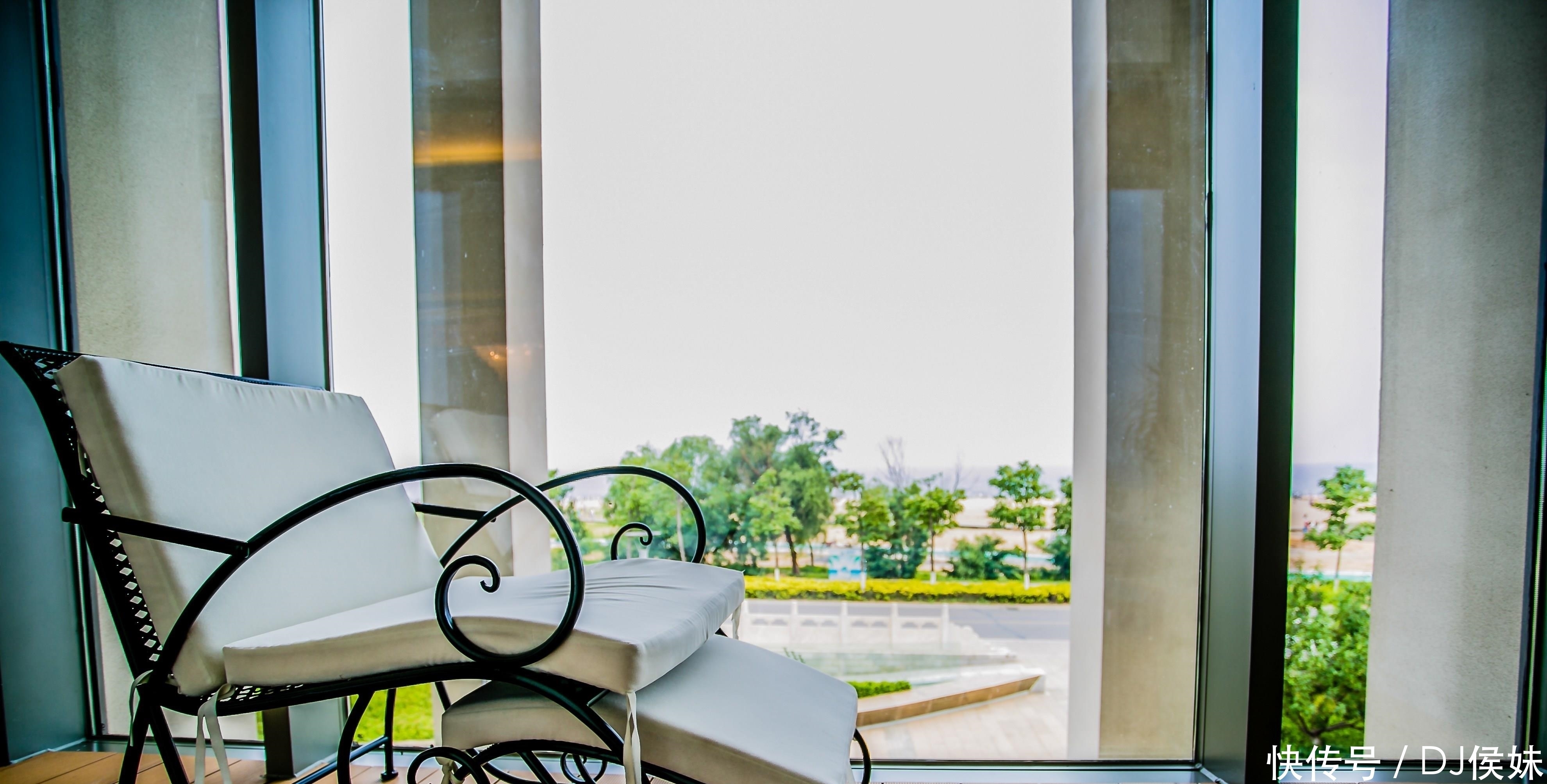 封闭|邻居家封闭式阳台好看极了,后悔装封闭的了费钱又打扫麻烦