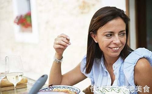 不良习惯|睡前的习惯或许是加速衰老原因,若你也有,还是尽量改一改吧