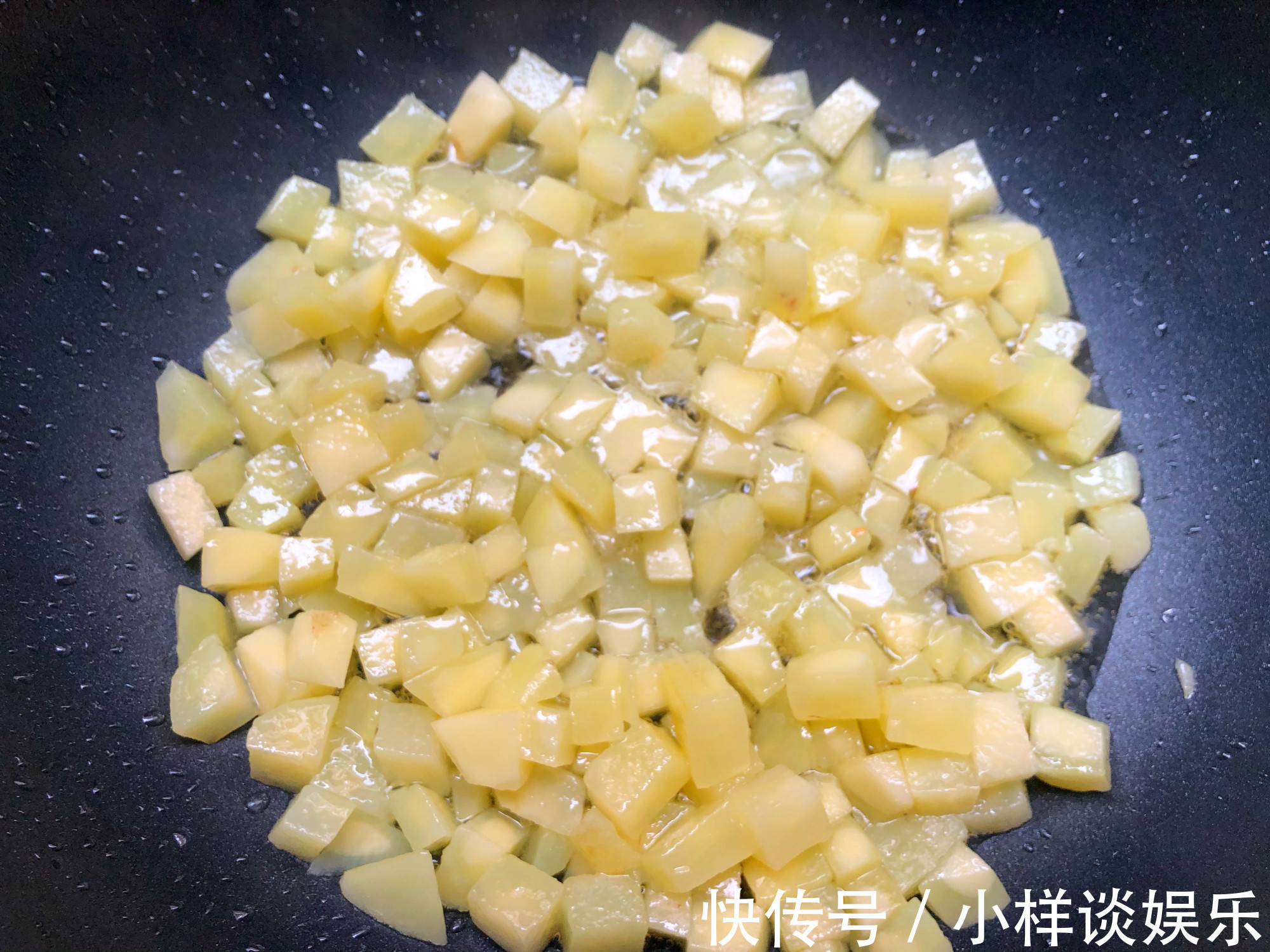 女儿就好这一口,几天不吃馋得慌,酱香浓郁,好吃到舔盘