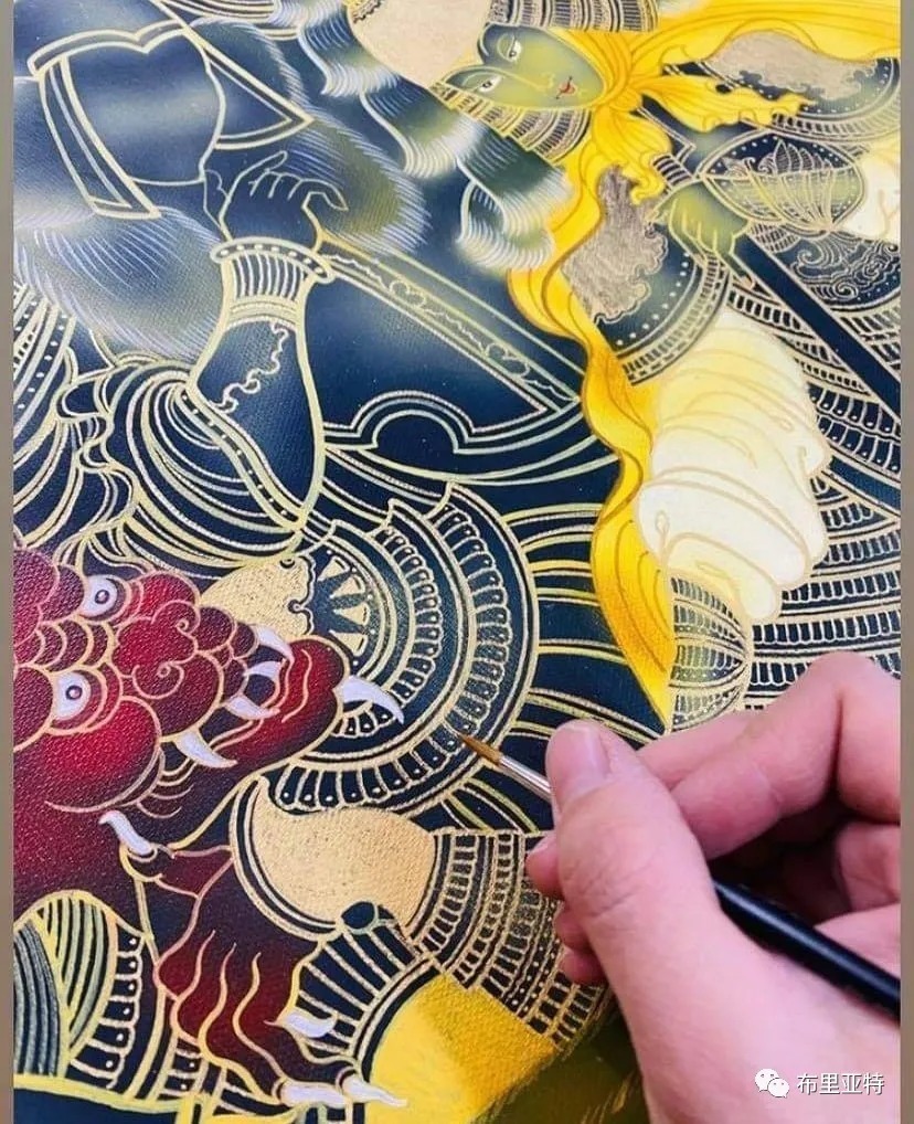 青年女画家奥云额尔德尼重现历代蒙古皇后