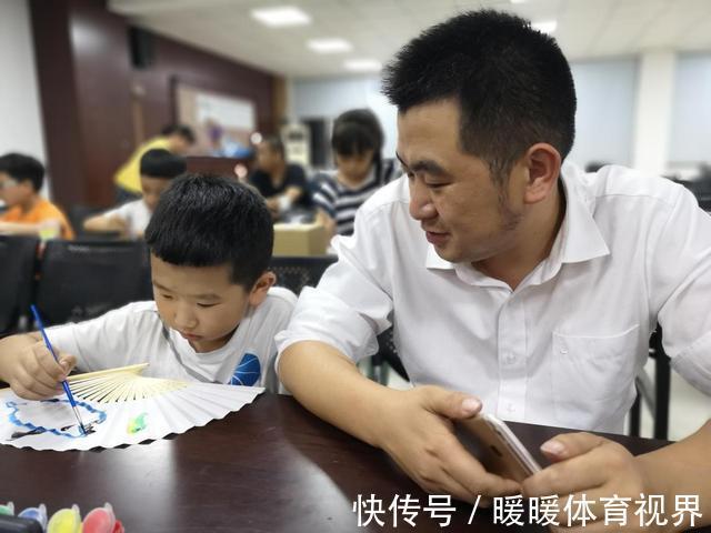 异性|妈妈半夜被摇醒,因10岁儿子要“吃饭”:没有隐私的母爱真可怕