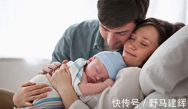 母亲|经常抱的宝宝,和经常躺的宝宝哪个更健康?医生直言:差距很明显