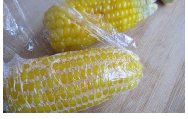 保鲜膜|嫩玉米吃不完，别直接冷冻，教你3招，放1年还鲜嫩好吃！