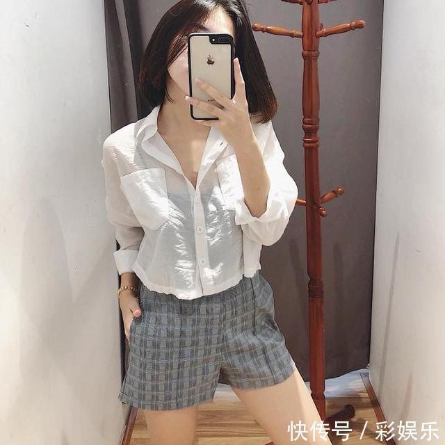 别再用白衬衫搭配西装,这3种单品和白衬衫才是绝配,气质又时髦