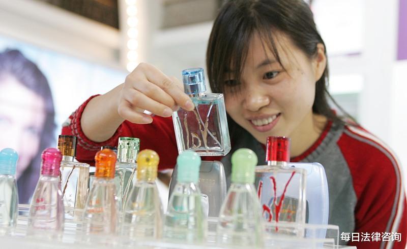 填充物 美容手术变毁容,一生中的痛苦