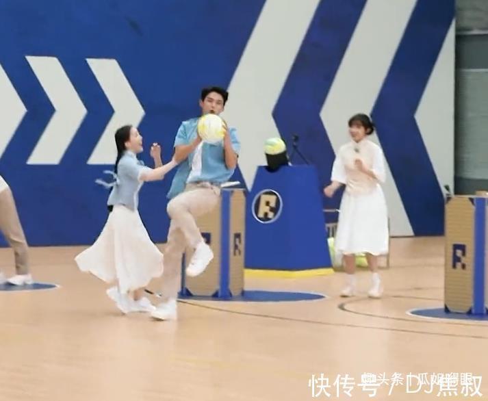 黃旭熙|小獵豹名要易主蔡徐坤PK鄭愷沒懸念，黃旭熙動作慢放痞帥痞帥的