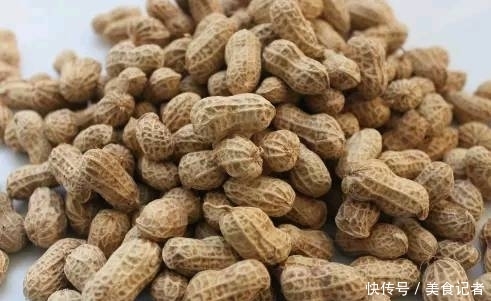 冬季，睡前吃几粒花生，坚持10天，好处会悄悄找上你，早吃早好