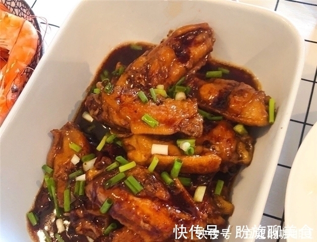 小白菜|婆婆请亲戚来家中做客，我下厨做一桌家宴，上桌后觉得很有面子