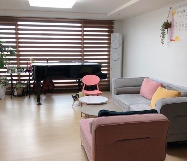 物品|韩国夫妻的家，简单精致，奉行极简主义的她，把家收拾得一尘不染！