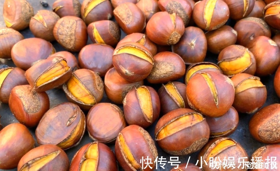 炒板栗时,用菜刀剥皮就错了,卖栗子的大姐教我诀窍,又快又好剥