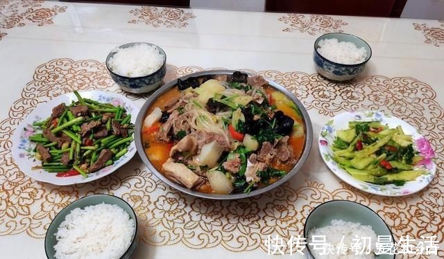 婆婆家的午餐,满满的盆装肉,真的是吃一顿饱两顿,解馋!