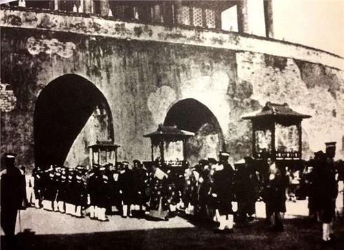 清朝|清朝已灭亡，溥仪已退位，为何满清遗老还要争着把女儿嫁给溥仪？