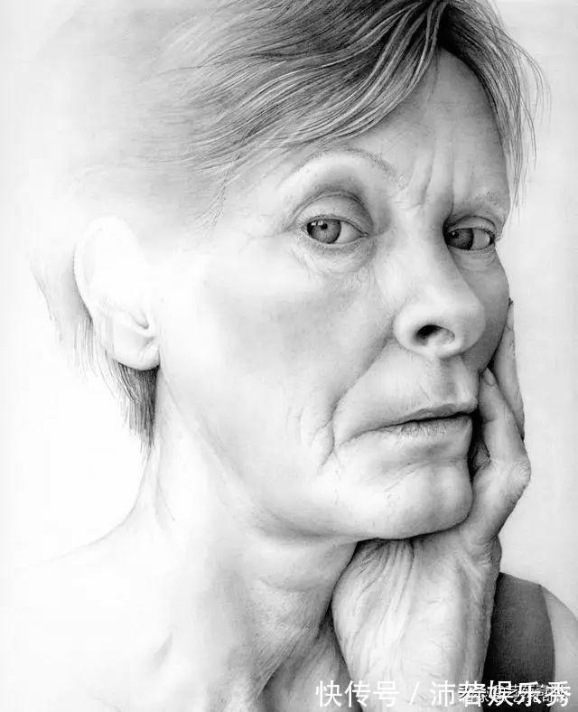 人体#为了画好人体素描,她把自己当人体模特,一画就是30年