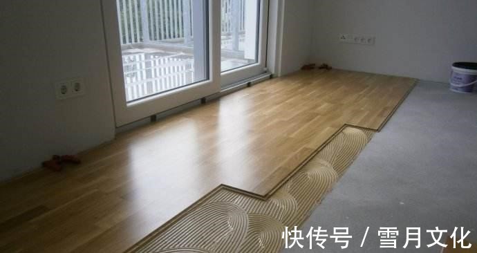 人家里|越来越多人家里不铺瓷砖地板,现在都兴装这种代替,真的太聪明了