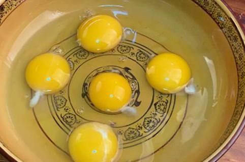 保证|煮荷包蛋为什么总是有白沫还容易散开大厨教你一招保证完整