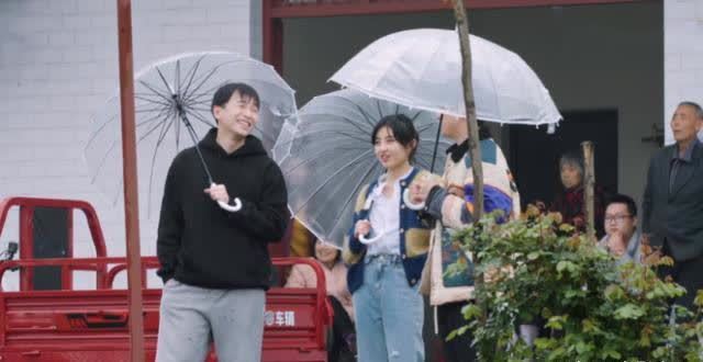 何炅 《向往的生活》成杨紫张艺兴专场,何炅黄磊成背景板,节目被吐槽