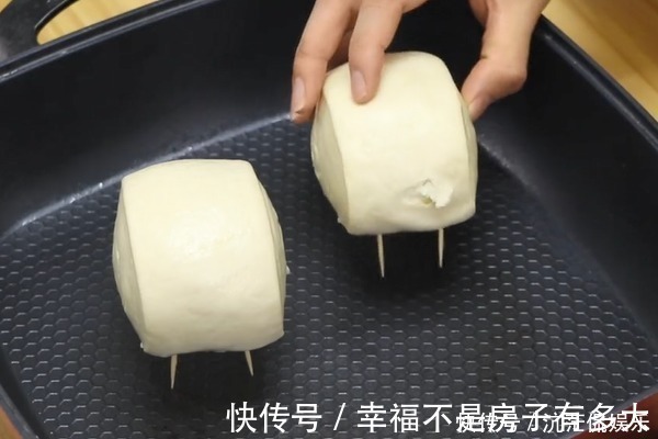 牙签|在馒头上插3根牙签,原来作用这么厉害,解决了生活中一大难题!