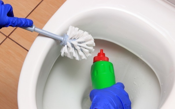 马桶用完后,马桶圈要扶起来吗用对方法,卫生间才能干净卫生!