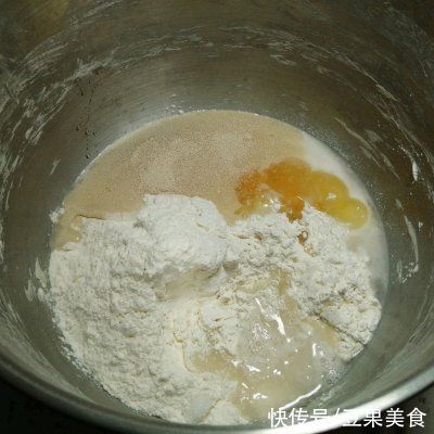 简单易做雪花肉桂面包！全家人都爱