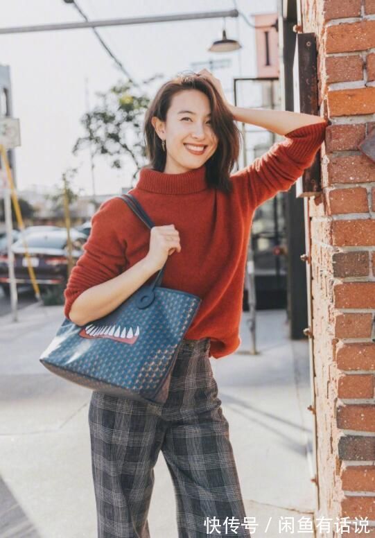 穿衣搭配|40岁女人想把“红色”穿惊艳?记住4个搭配技巧,轻轻松松美出圈